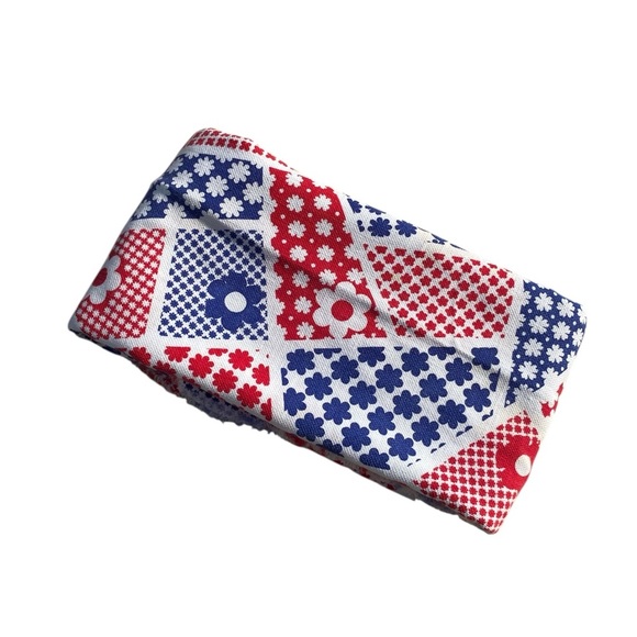 Vintage 1970s Red White Blue Floral Retro Crafting Sewing Fabric Patchwork - Picture 2 of 3